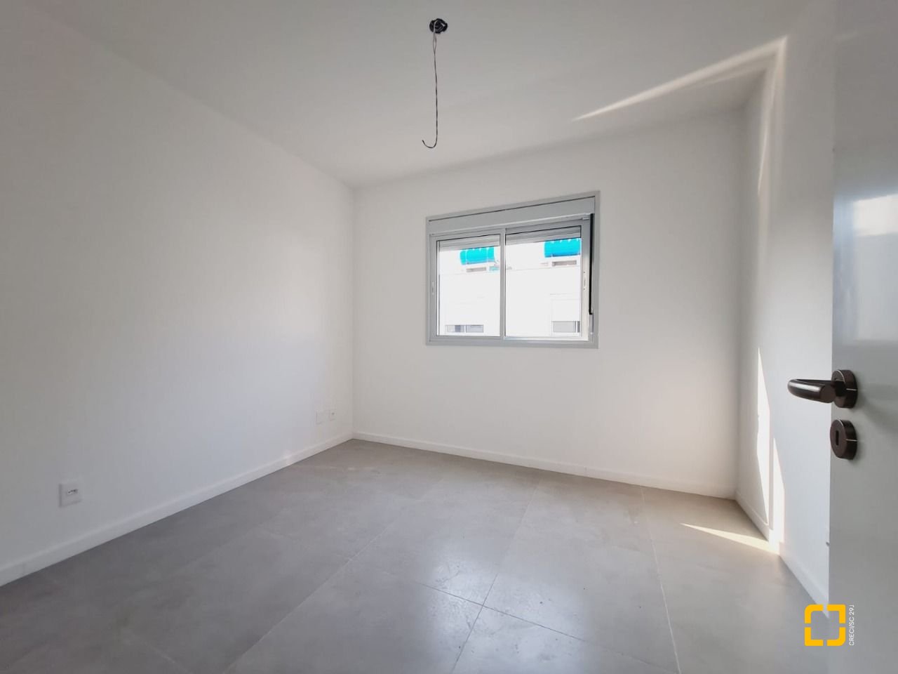 Casa de Condomínio com 78m², 4 quartos (sendo 2 suítes), 2 garagens, no bairro Morro das Pedras em Florianópolis