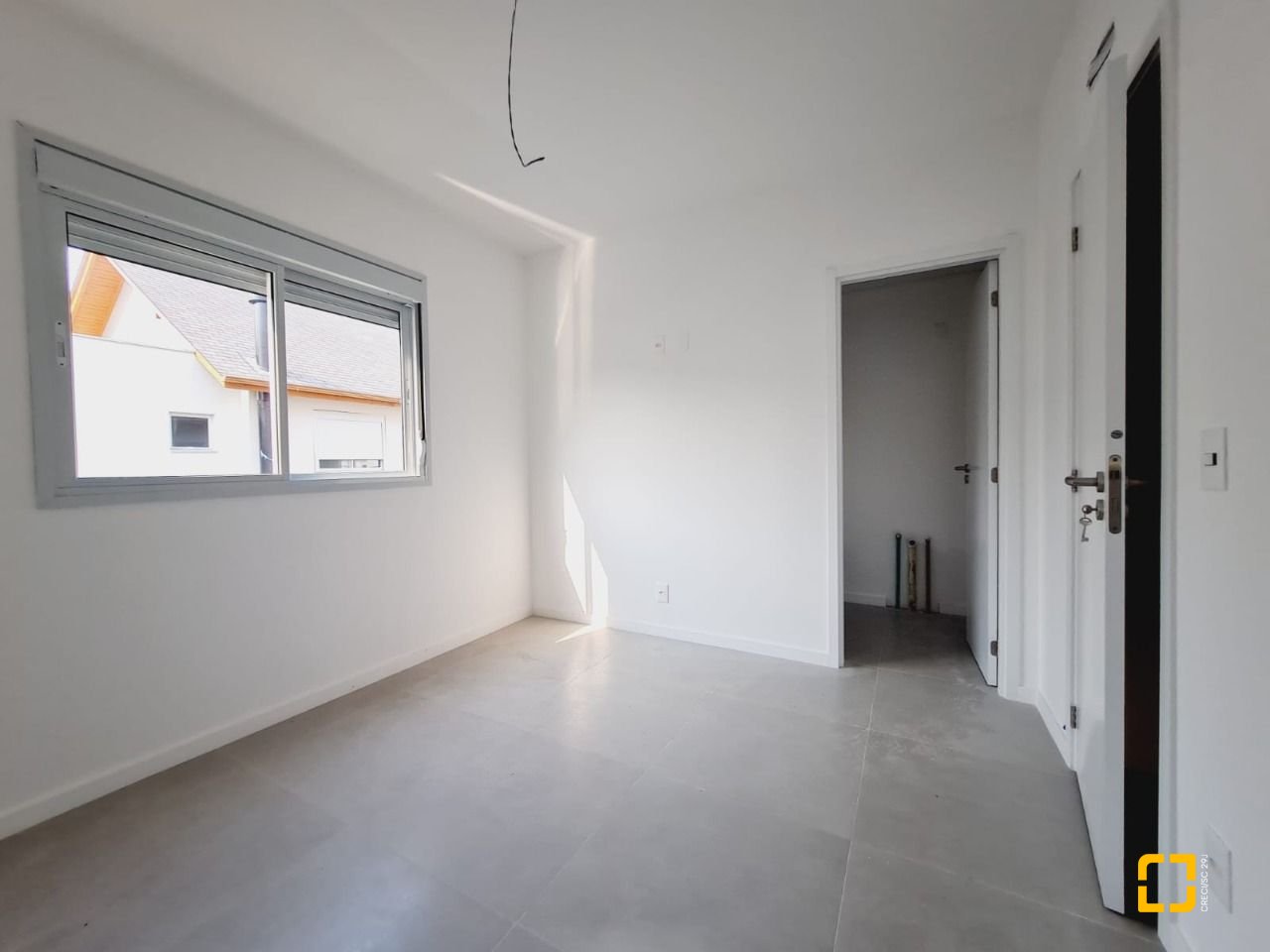Casa de Condomínio com 78m², 4 quartos (sendo 2 suítes), 2 garagens, no bairro Morro das Pedras em Florianópolis