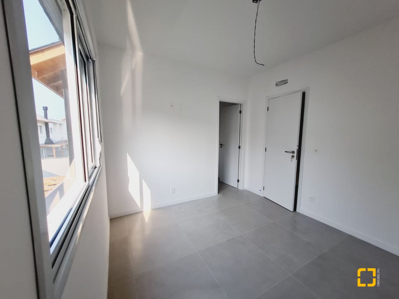 Casa de Condomínio com 78m², 4 quartos (sendo 2 suítes), 2 garagens, no bairro Morro das Pedras em Florianópolis