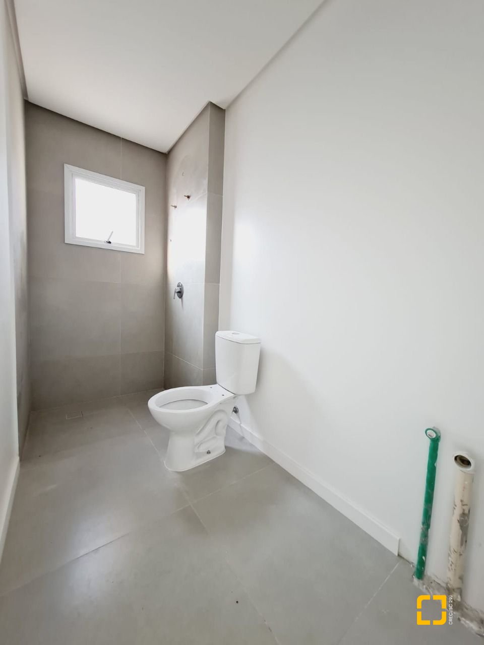 Casa de Condomínio com 78m², 4 quartos (sendo 2 suítes), 2 garagens, no bairro Morro das Pedras em Florianópolis