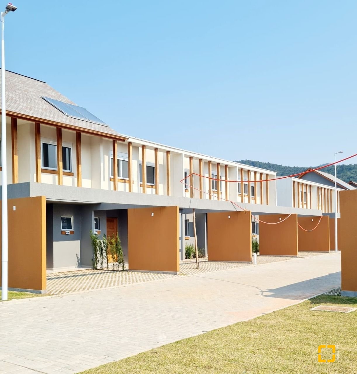 Casa de Condomínio com 78m², 4 quartos (sendo 2 suítes), 2 garagens, no bairro Morro das Pedras em Florianópolis