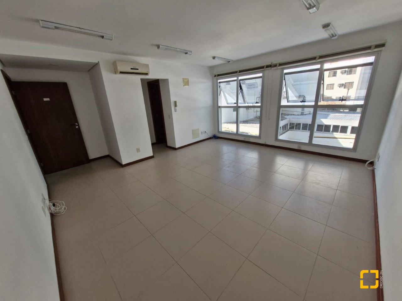 Sala com 31m², 1 garagem, no bairro Centro em Florianópolis