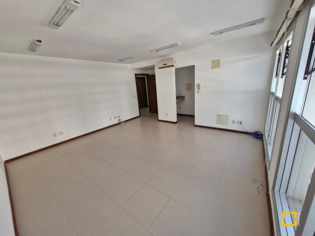 Sala com 31m², 1 garagem, no bairro Centro em Florianópolis