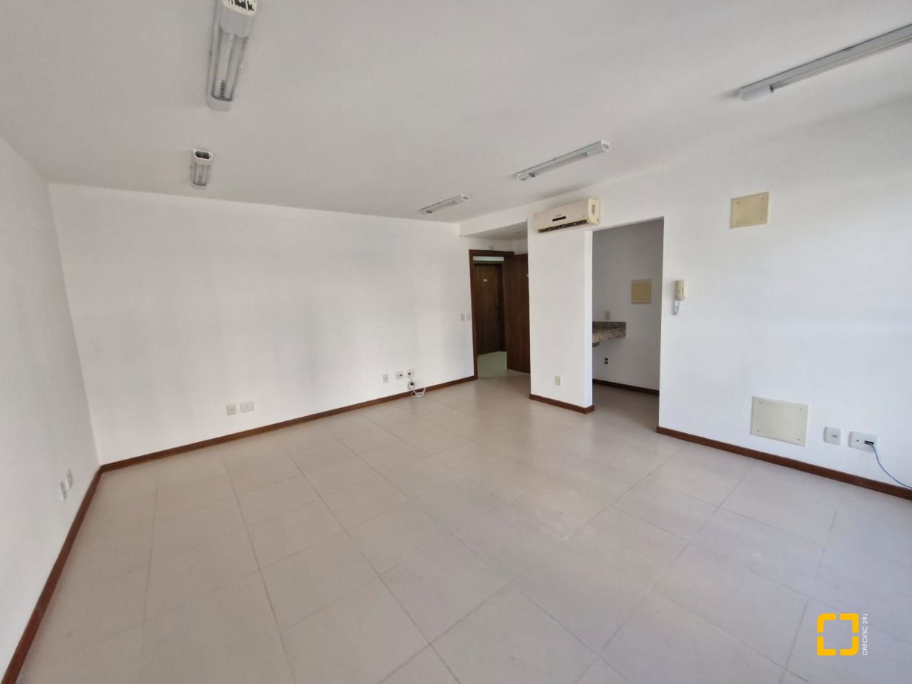 Sala com 31m², 1 garagem, no bairro Centro em Florianópolis