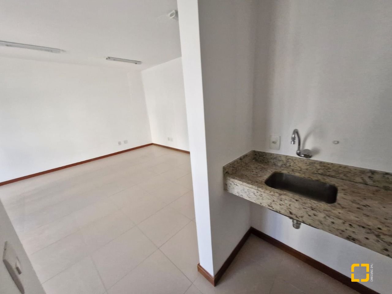 Sala com 31m², 1 garagem, no bairro Centro em Florianópolis