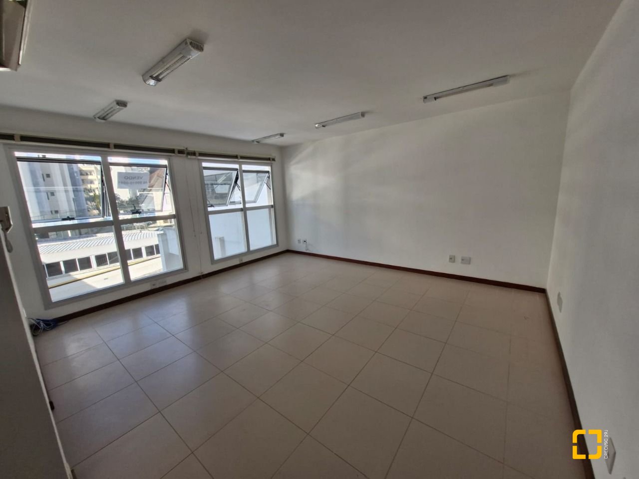 Sala com 31m², 1 garagem, no bairro Centro em Florianópolis