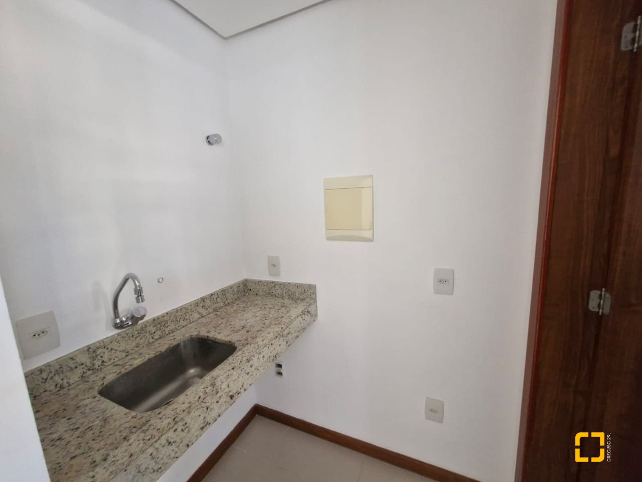 Sala com 31m², 1 garagem, no bairro Centro em Florianópolis