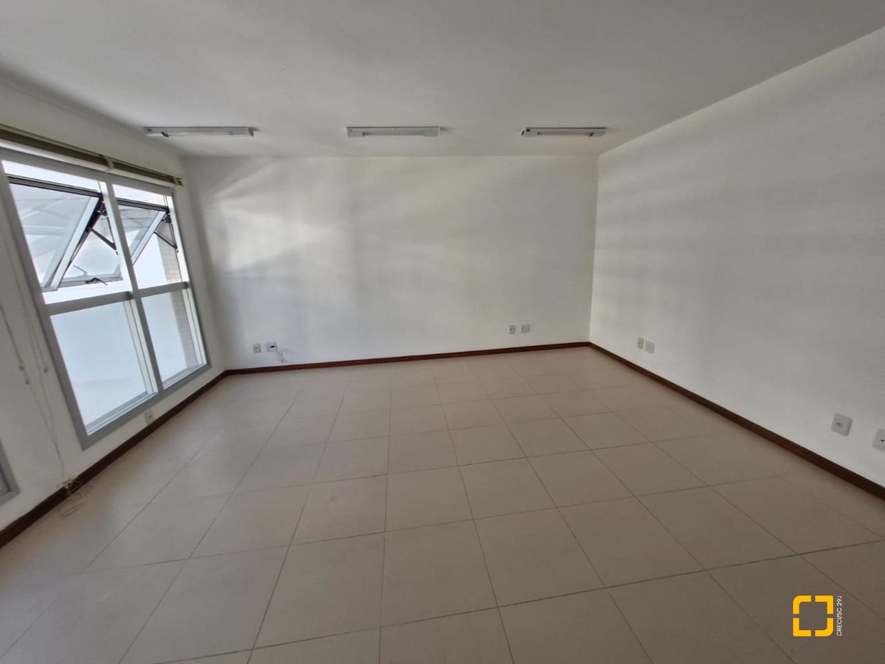 Sala com 31m², 1 garagem, no bairro Centro em Florianópolis