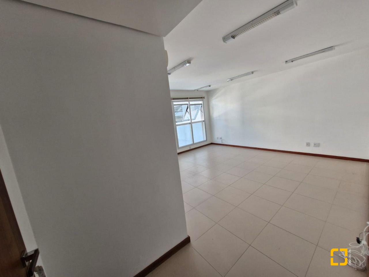 Sala com 31m², 1 garagem, no bairro Centro em Florianópolis