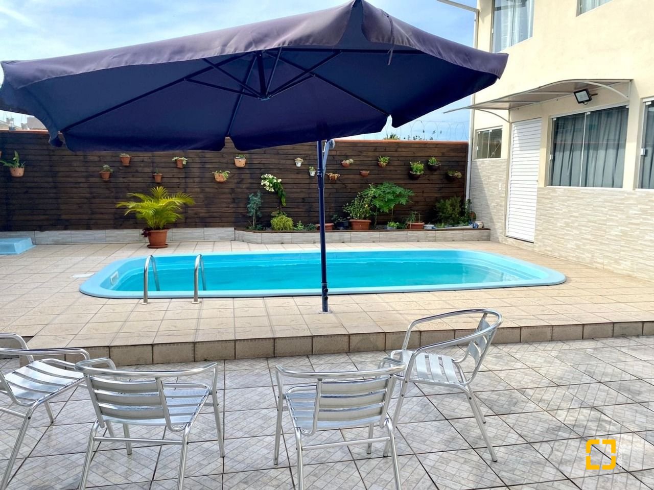 Casa com 160m², 5 quartos (sendo 1 suíte), 5 garagens, no bairro Ingleses em Florianópolis