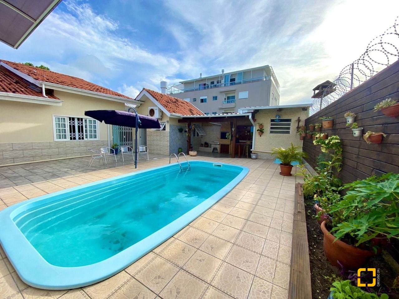Casa com 160m², 5 quartos (sendo 1 suíte), 5 garagens, no bairro Ingleses em Florianópolis