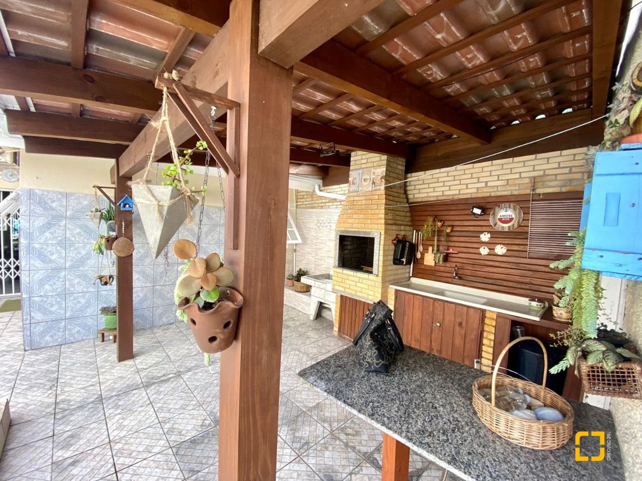 Casa com 160m², 5 quartos (sendo 1 suíte), 5 garagens, no bairro Ingleses em Florianópolis