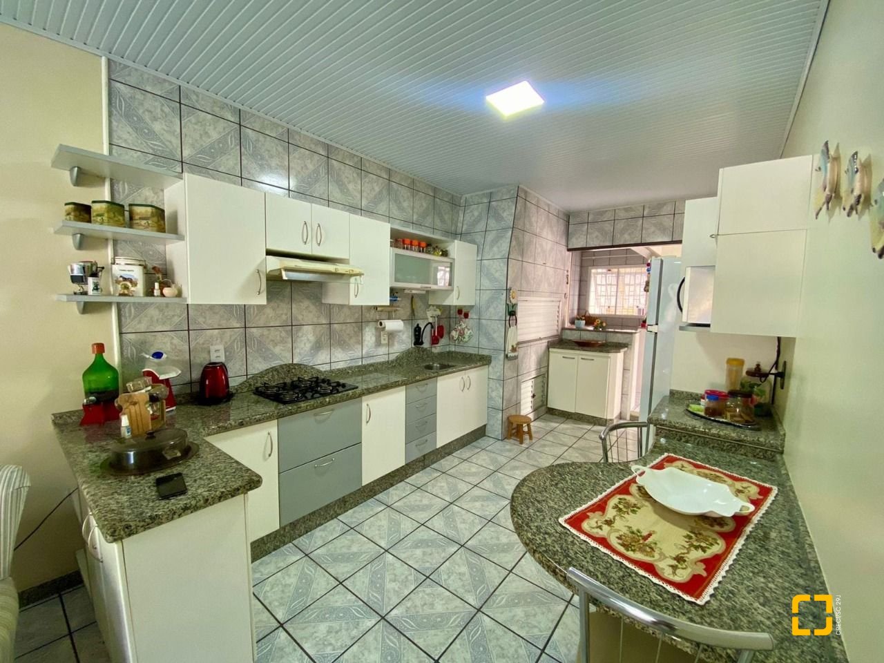 Casa com 160m², 5 quartos (sendo 1 suíte), 5 garagens, no bairro Ingleses em Florianópolis