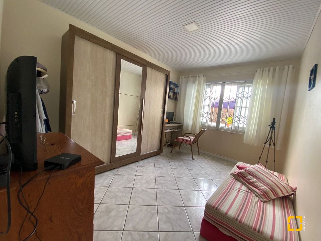 Casa com 160m², 5 quartos (sendo 1 suíte), 5 garagens, no bairro Ingleses em Florianópolis