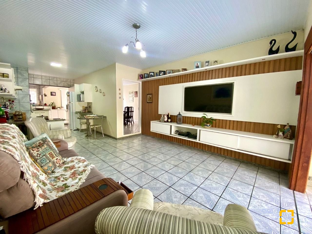 Casa com 160m², 5 quartos (sendo 1 suíte), 5 garagens, no bairro Ingleses em Florianópolis