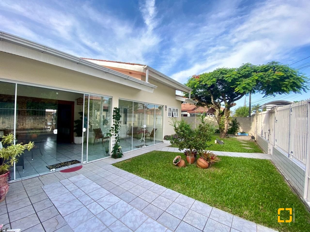 Casa com 160m², 5 quartos (sendo 1 suíte), 5 garagens, no bairro Ingleses em Florianópolis