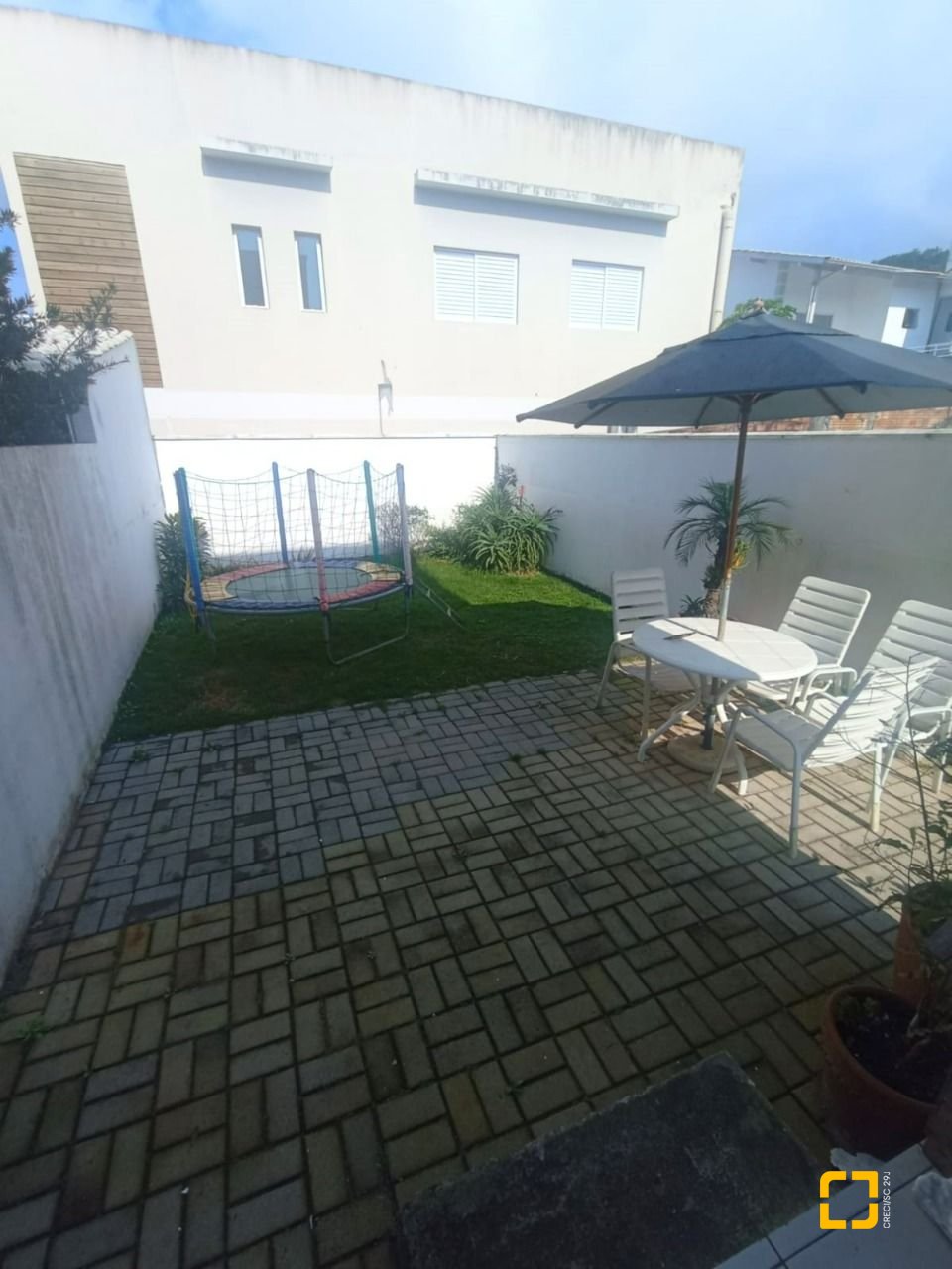Casa com 95m², 2 garagens, no bairro Ingleses do Rio Vermelho em Florianópolis