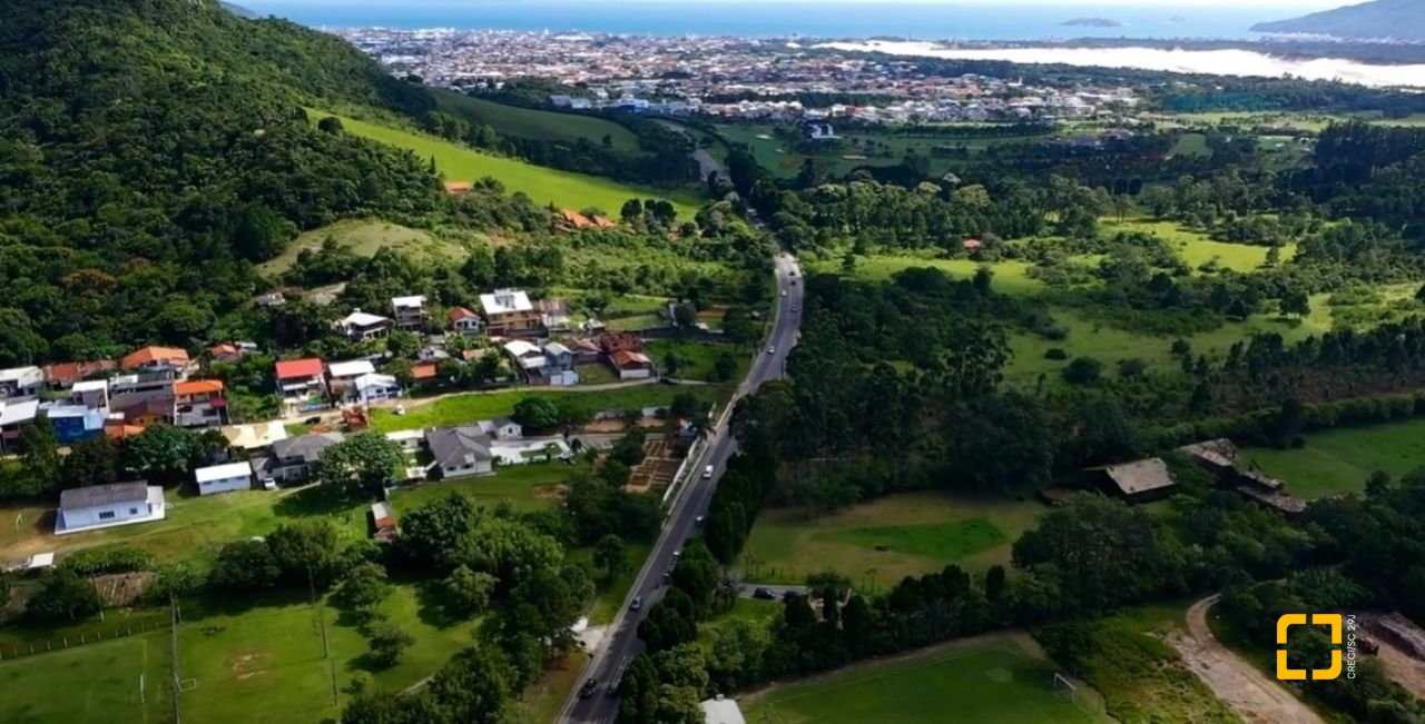 Casa com 95m², 2 garagens, no bairro Ingleses do Rio Vermelho em Florianópolis