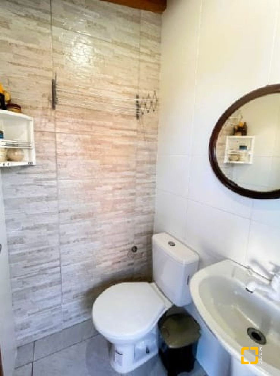 Casa com 420m², 6 quartos (sendo 3 suítes), 2 garagens, no bairro Rio Vermelho em Florianópolis