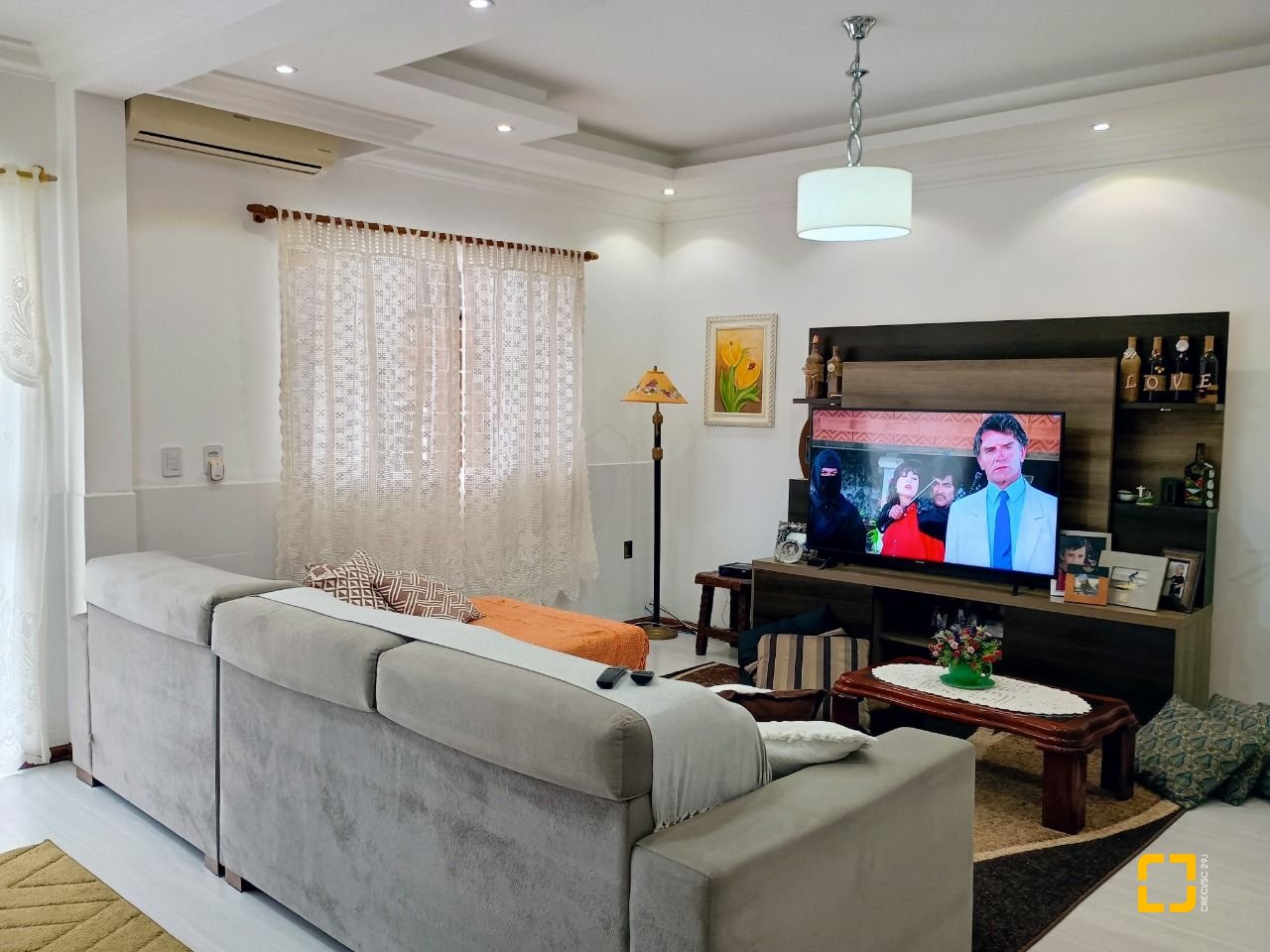 Casa com 420m², 6 quartos (sendo 3 suítes), 2 garagens, no bairro Rio Vermelho em Florianópolis