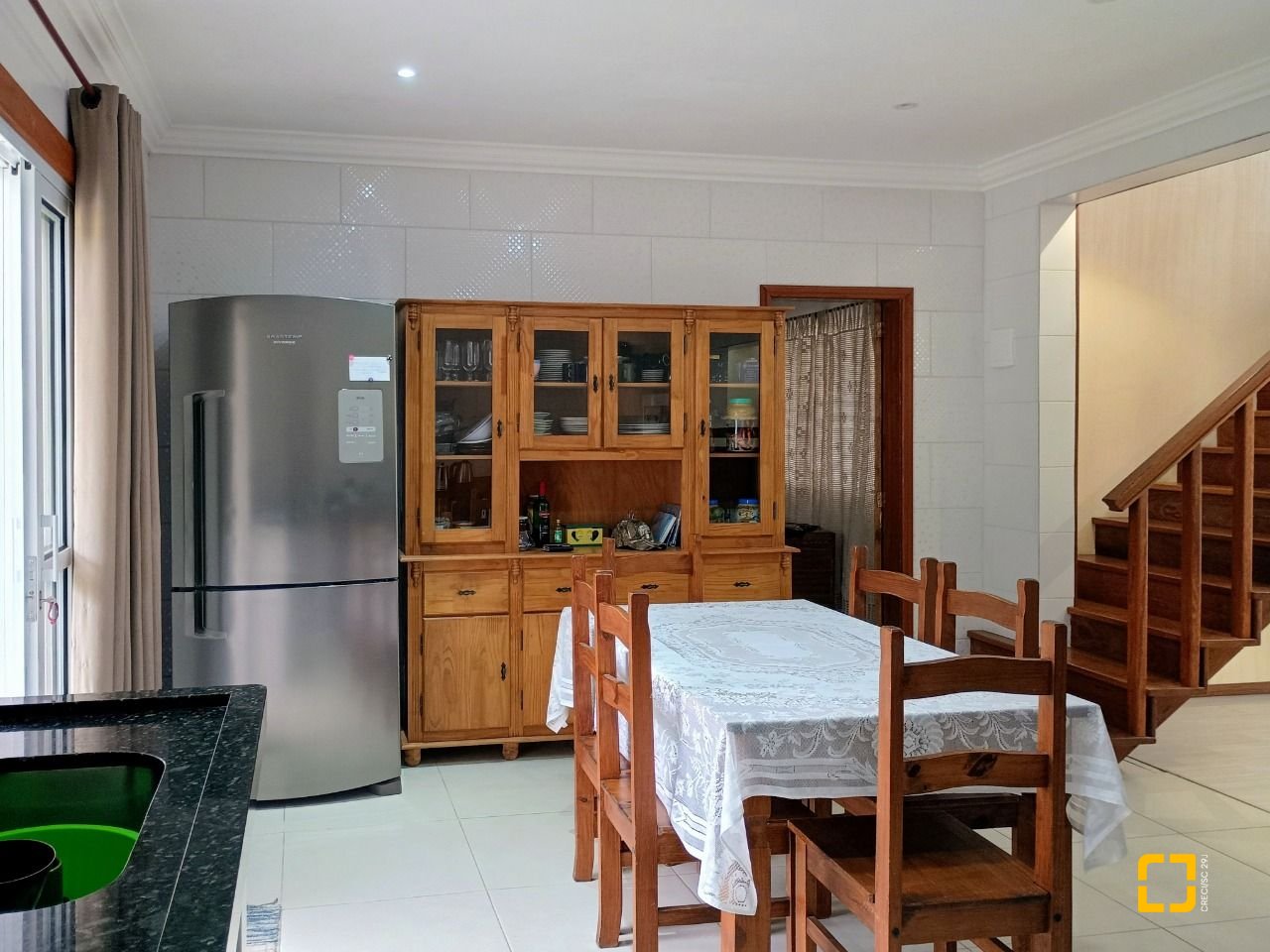 Casa com 420m², 6 quartos (sendo 3 suítes), 2 garagens, no bairro Rio Vermelho em Florianópolis