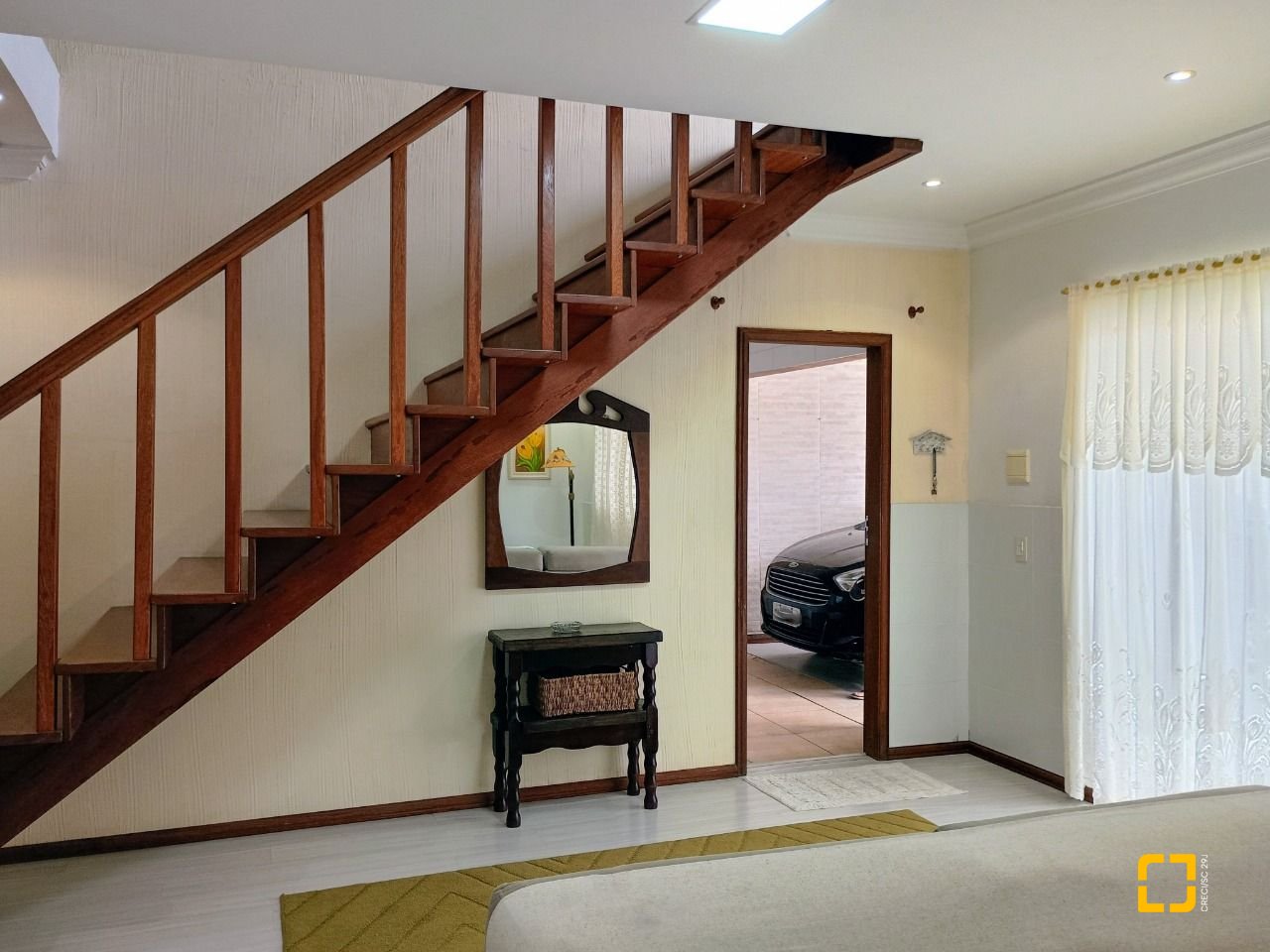 Casa com 420m², 6 quartos (sendo 3 suítes), 2 garagens, no bairro Rio Vermelho em Florianópolis