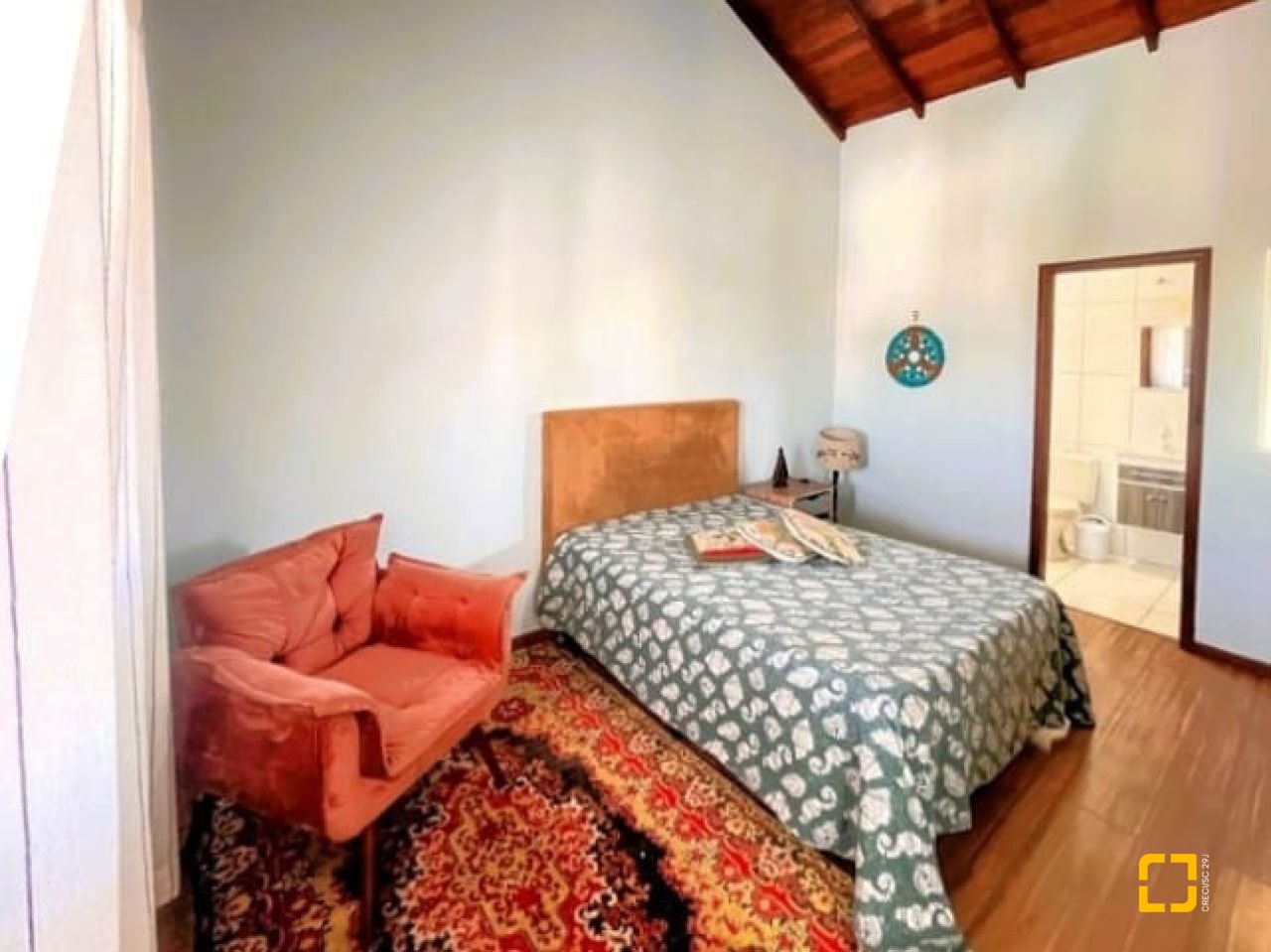 Casa com 420m², 6 quartos (sendo 3 suítes), 2 garagens, no bairro Rio Vermelho em Florianópolis