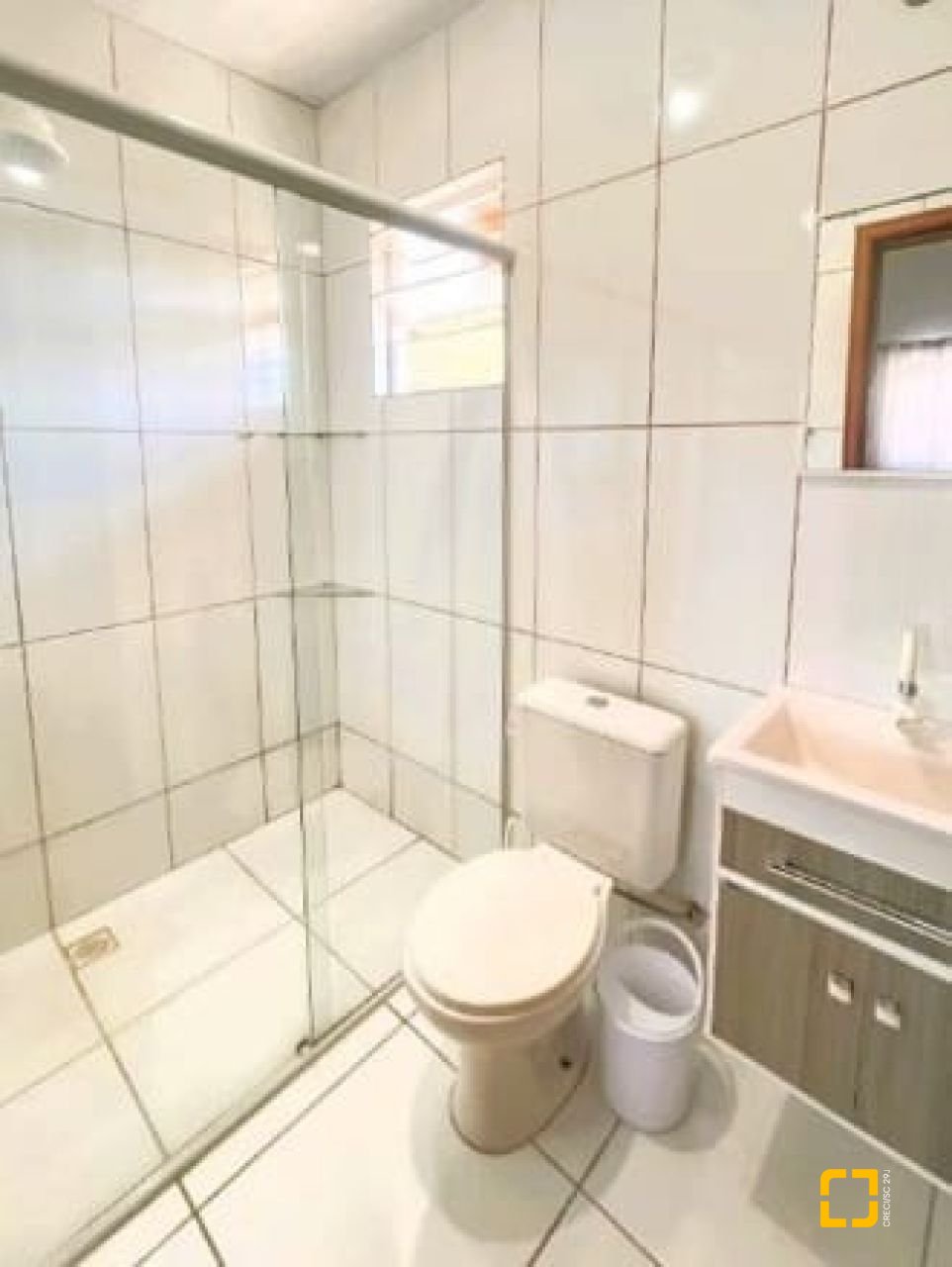 Casa com 420m², 6 quartos (sendo 3 suítes), 2 garagens, no bairro Rio Vermelho em Florianópolis