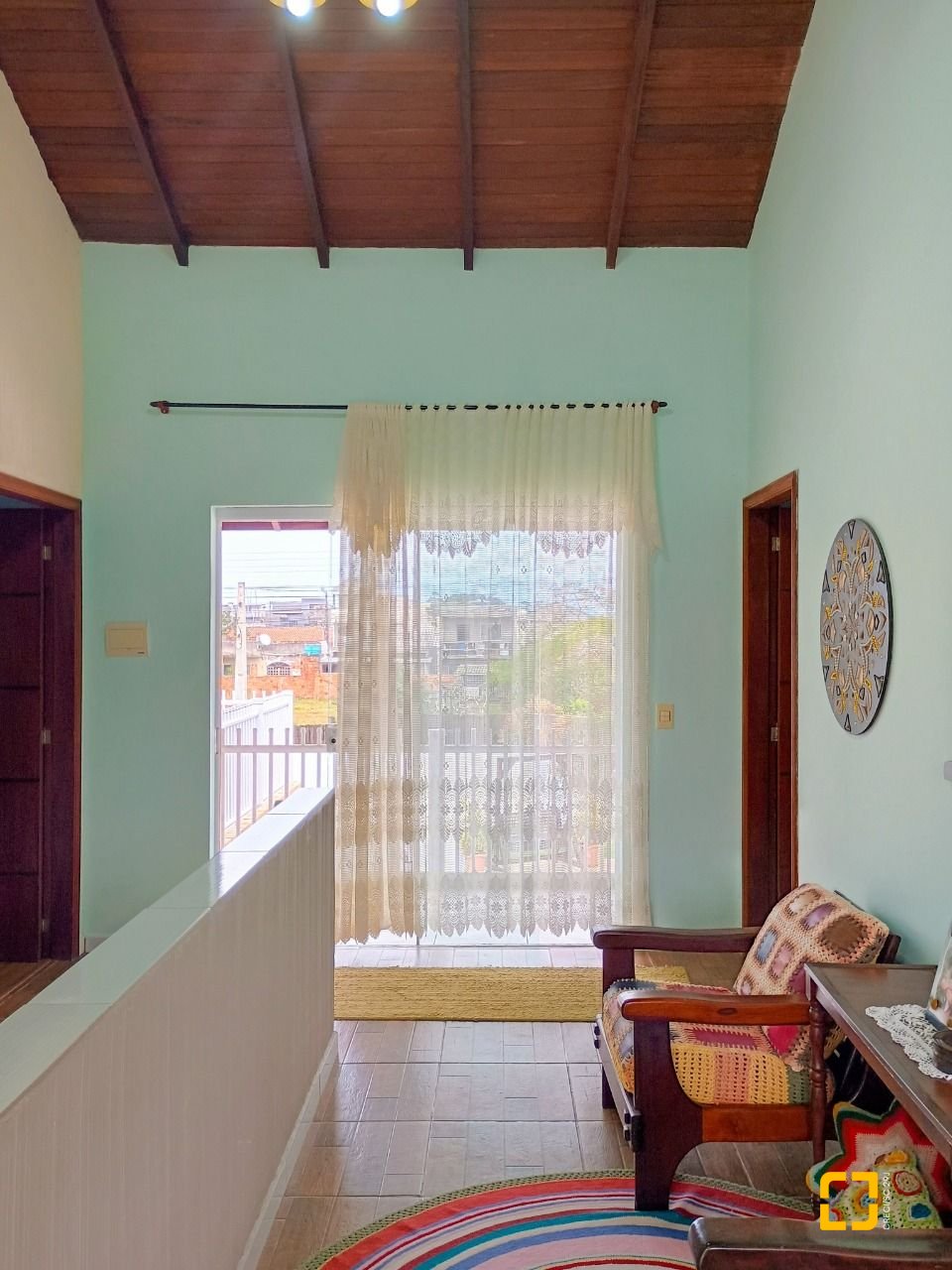 Casa com 420m², 6 quartos (sendo 3 suítes), 2 garagens, no bairro Rio Vermelho em Florianópolis