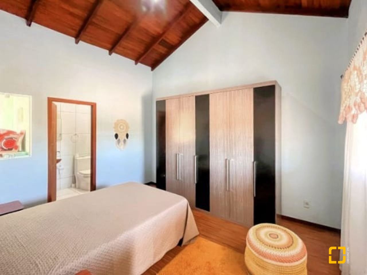 Casa com 420m², 6 quartos (sendo 3 suítes), 2 garagens, no bairro Rio Vermelho em Florianópolis