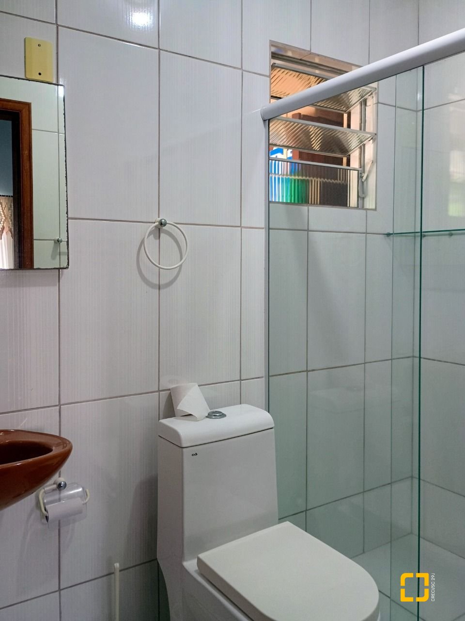 Casa com 420m², 6 quartos (sendo 3 suítes), 2 garagens, no bairro Rio Vermelho em Florianópolis