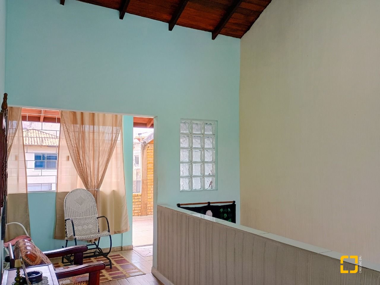 Casa com 420m², 6 quartos (sendo 3 suítes), 2 garagens, no bairro Rio Vermelho em Florianópolis