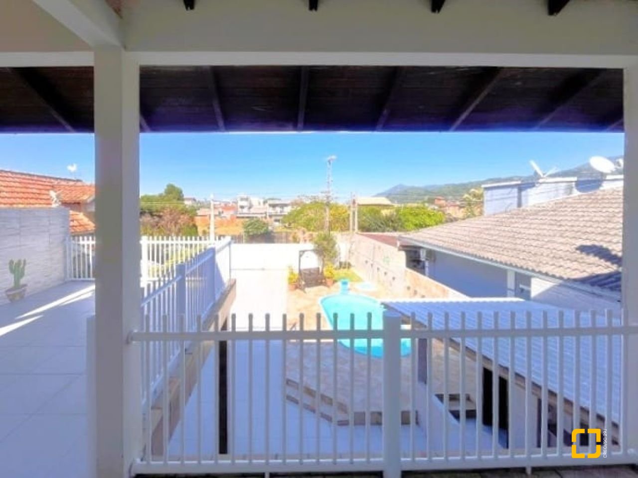 Casa com 420m², 6 quartos (sendo 3 suítes), 2 garagens, no bairro Rio Vermelho em Florianópolis