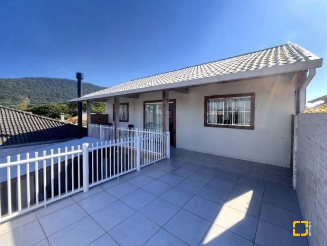 Casa com 420m², 6 quartos (sendo 3 suítes), 2 garagens, no bairro Rio Vermelho em Florianópolis