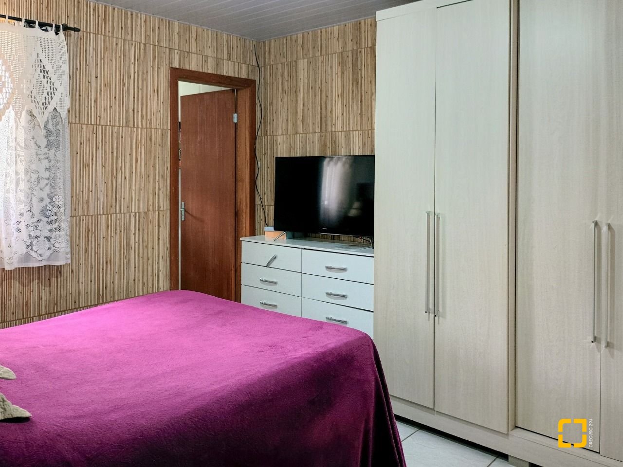 Casa com 420m², 6 quartos (sendo 3 suítes), 2 garagens, no bairro Rio Vermelho em Florianópolis