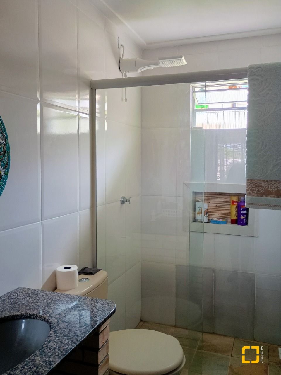 Casa com 420m², 6 quartos (sendo 3 suítes), 2 garagens, no bairro Rio Vermelho em Florianópolis