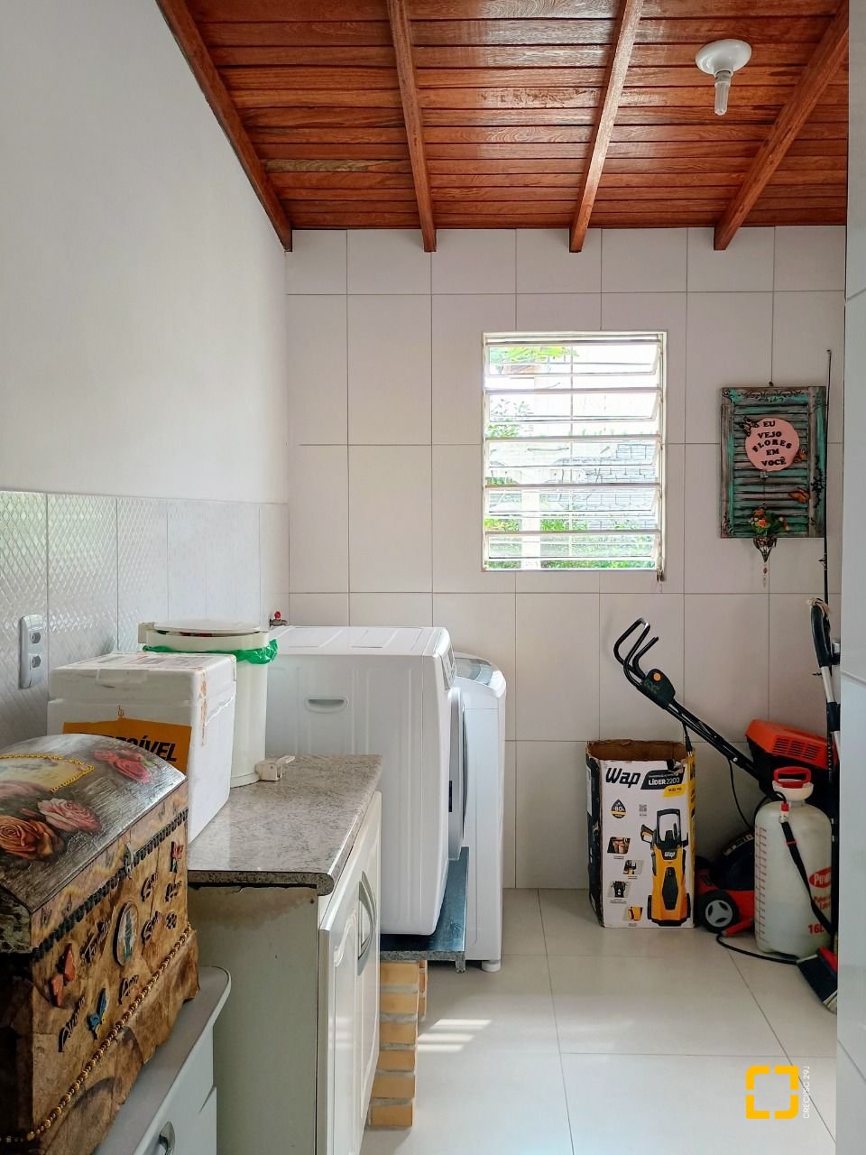 Casa com 420m², 6 quartos (sendo 3 suítes), 2 garagens, no bairro Rio Vermelho em Florianópolis