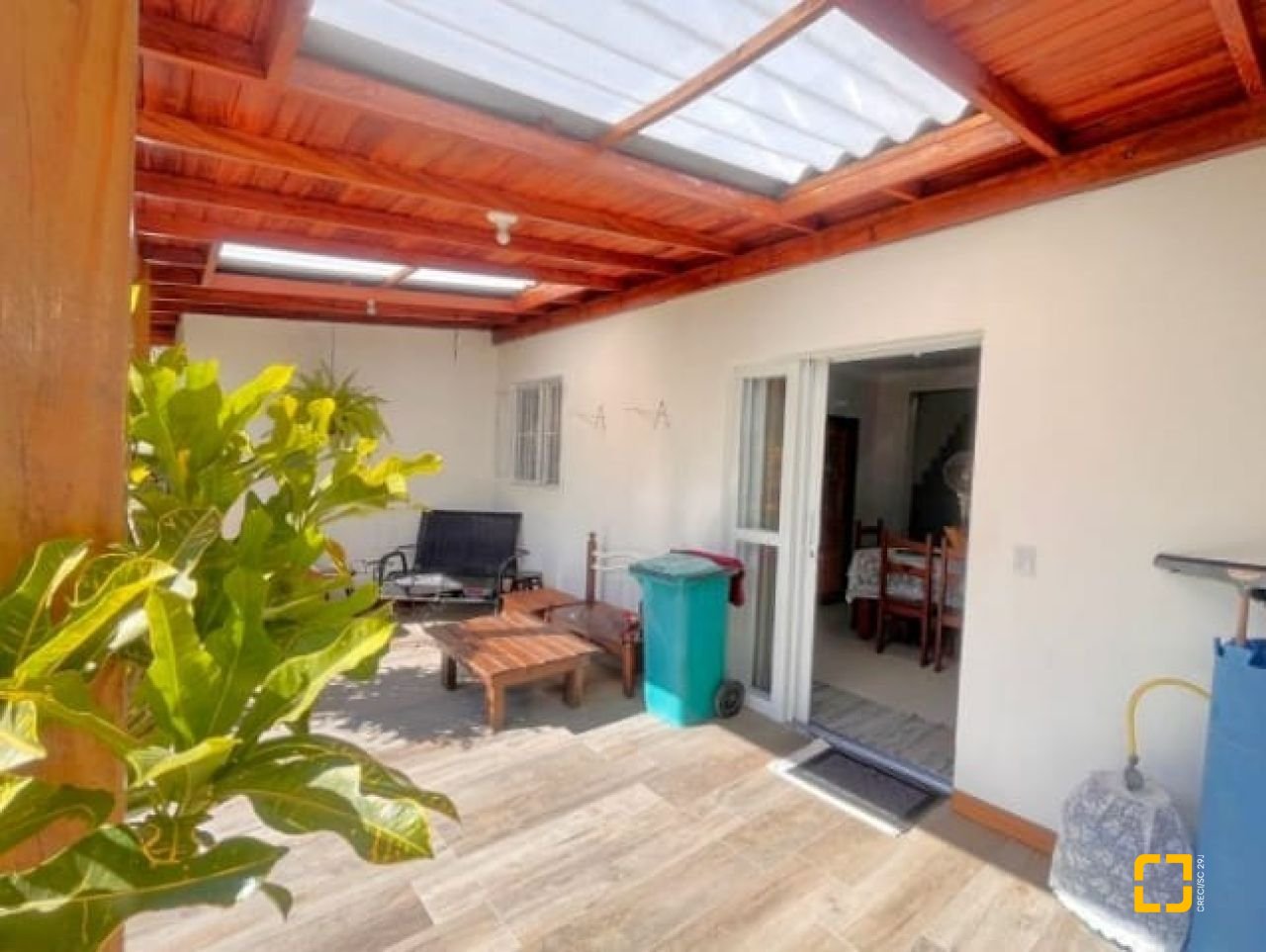 Casa com 420m², 6 quartos (sendo 3 suítes), 2 garagens, no bairro Rio Vermelho em Florianópolis