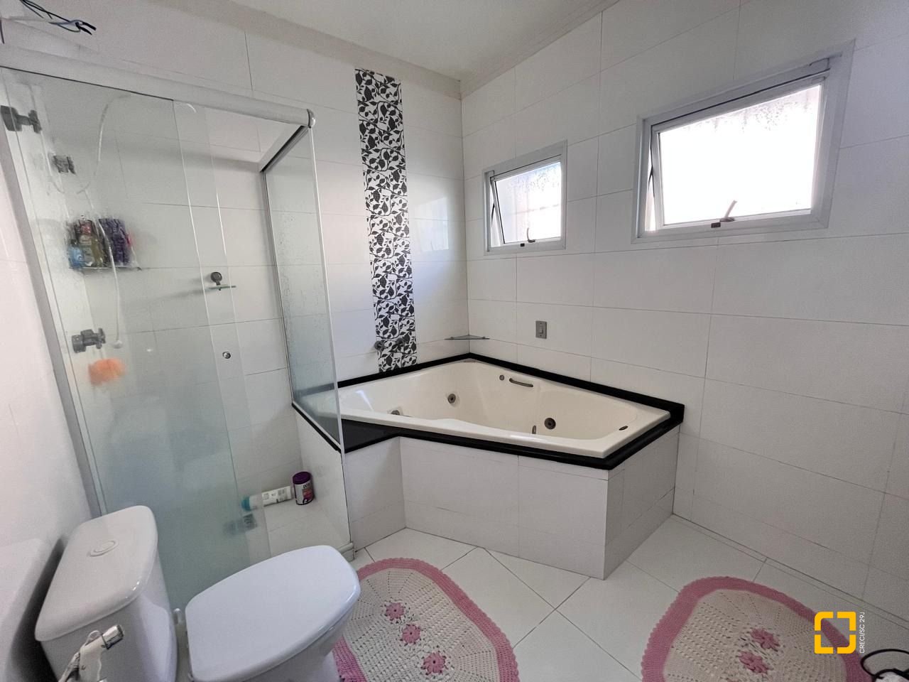 Casa com 140m², 5 quartos (sendo 1 suíte), 2 garagens, no bairro Pedra Branca em Palhoça