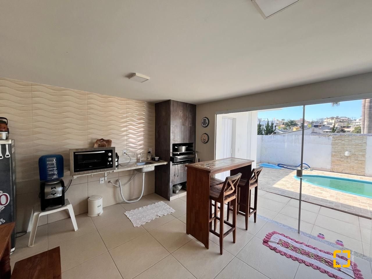 Casa com 140m², 4 quartos (sendo 1 suíte), 2 garagens, no bairro Pedra Branca em Palhoça