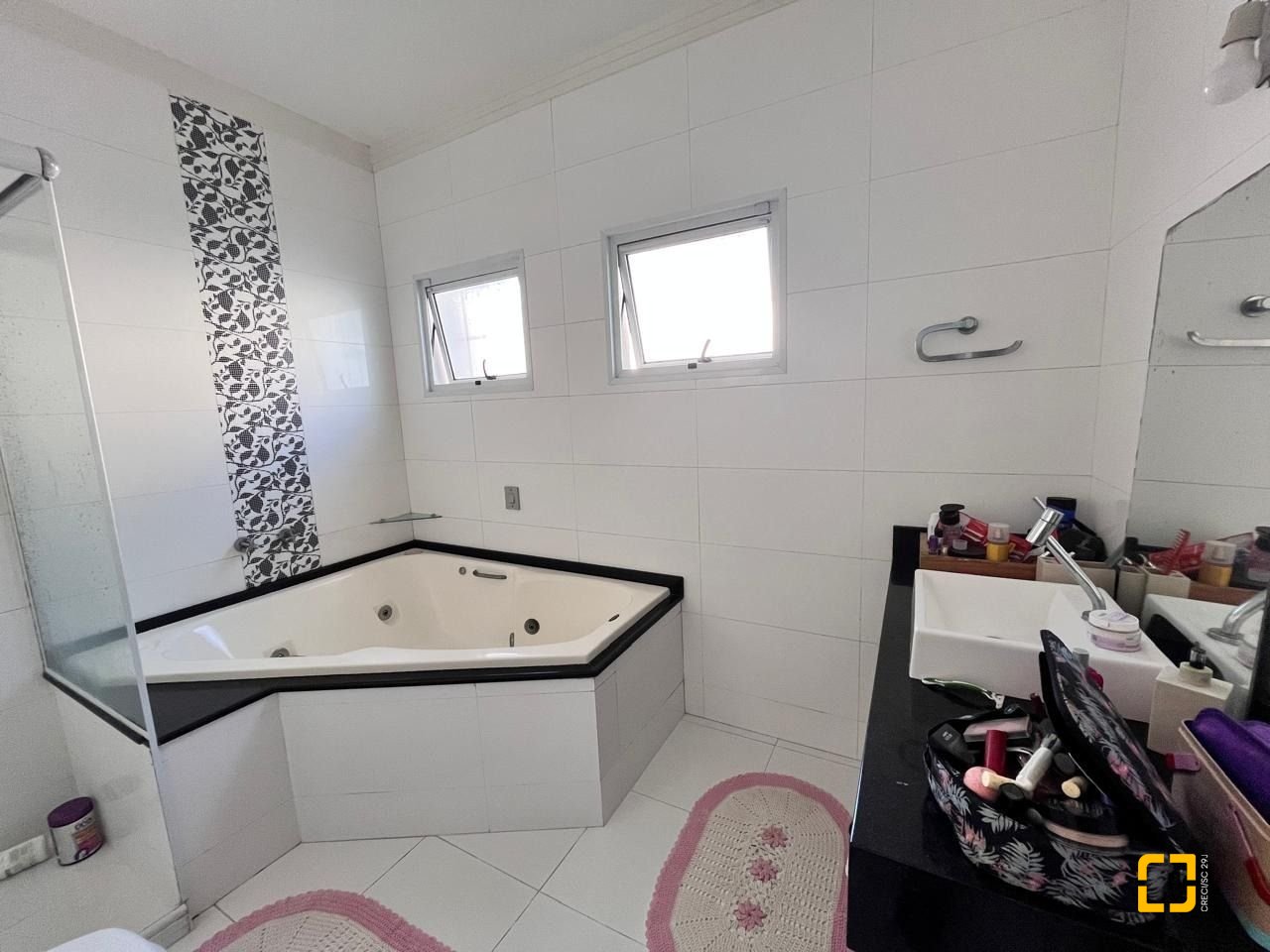Casa com 140m², 4 quartos (sendo 1 suíte), 2 garagens, no bairro Pedra Branca em Palhoça