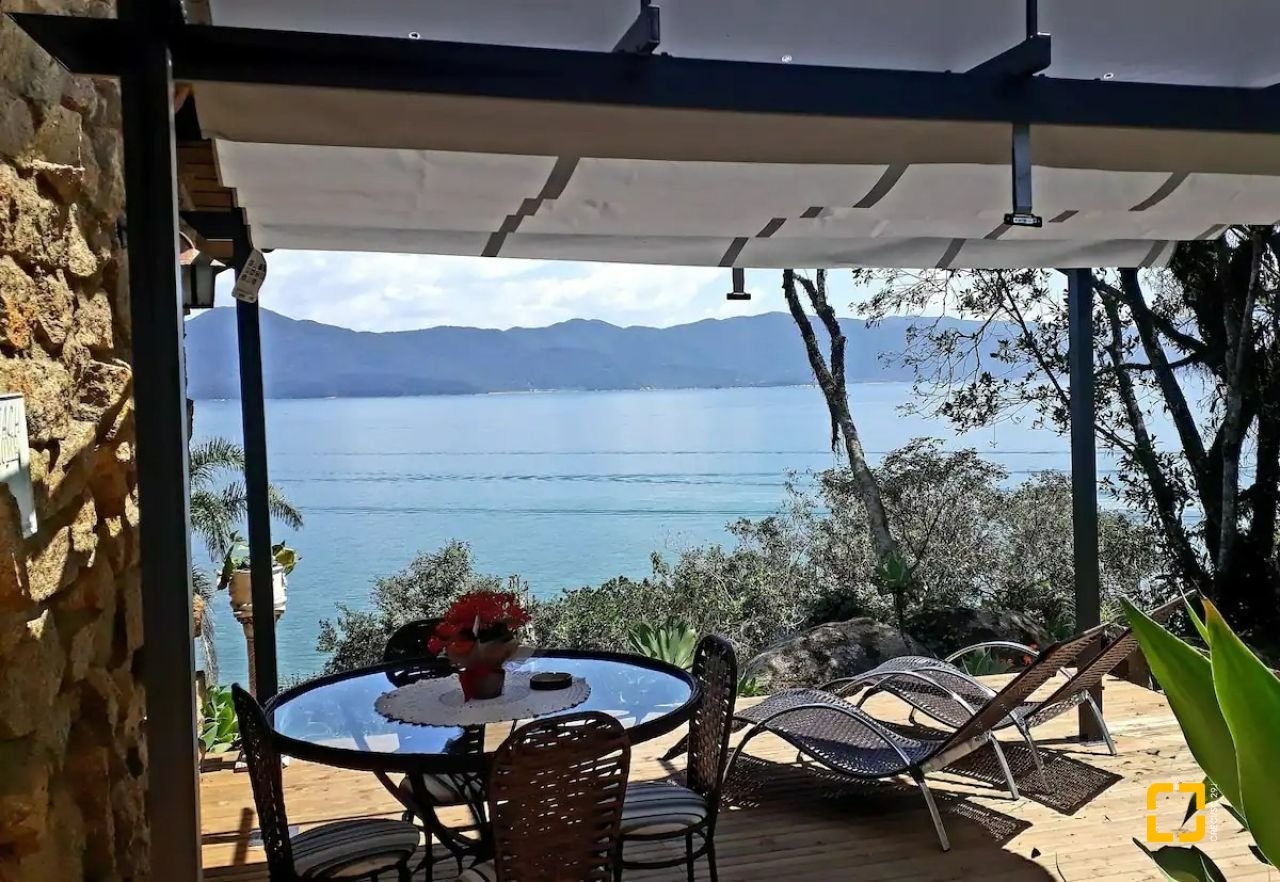Casa Comercial com 226m², 4 garagens, no bairro Jurerê em Florianópolis