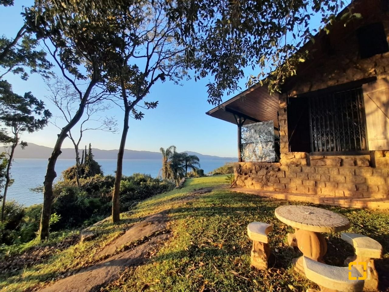 Casa Comercial com 226m², 4 garagens, no bairro Jurerê em Florianópolis