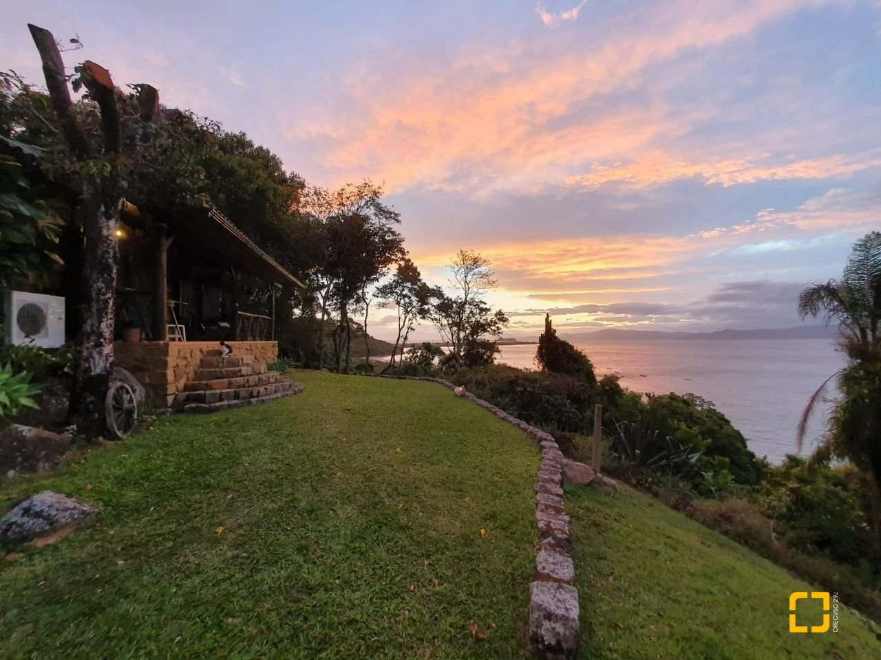 Casa Comercial com 226m², 4 garagens, no bairro Jurerê em Florianópolis