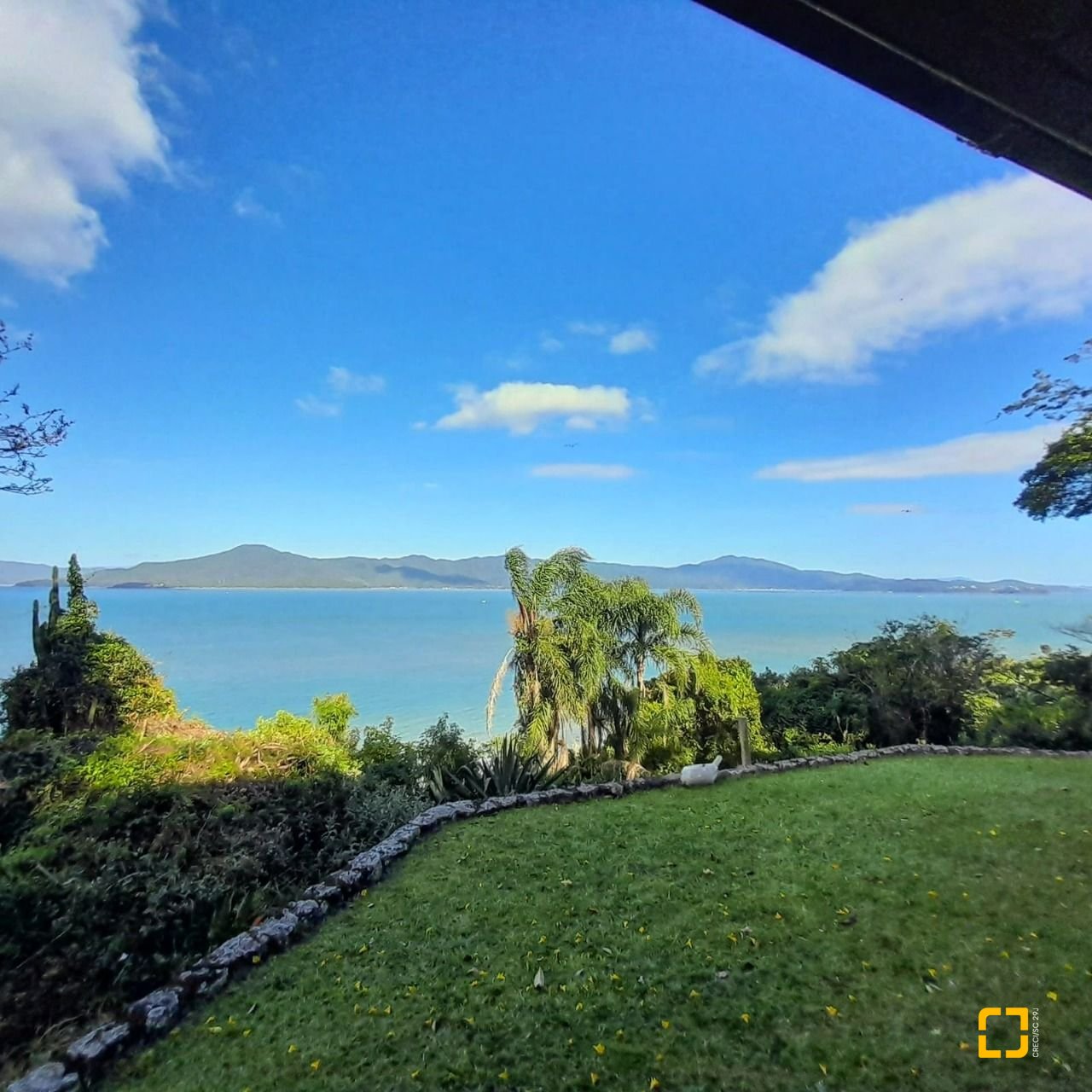 Casa Comercial com 226m², 4 garagens, no bairro Jurerê em Florianópolis