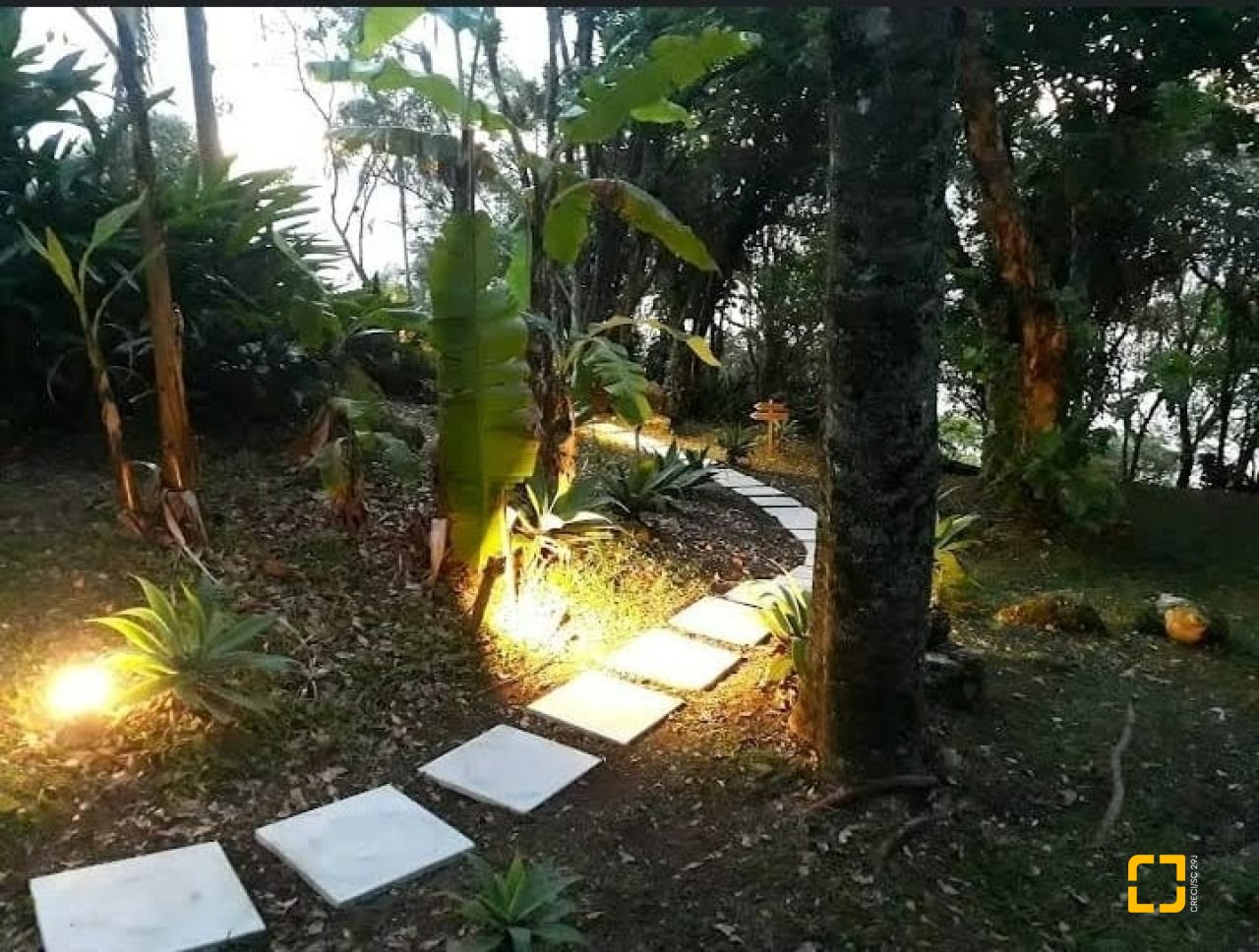 Casa Comercial com 226m², 4 garagens, no bairro Jurerê em Florianópolis