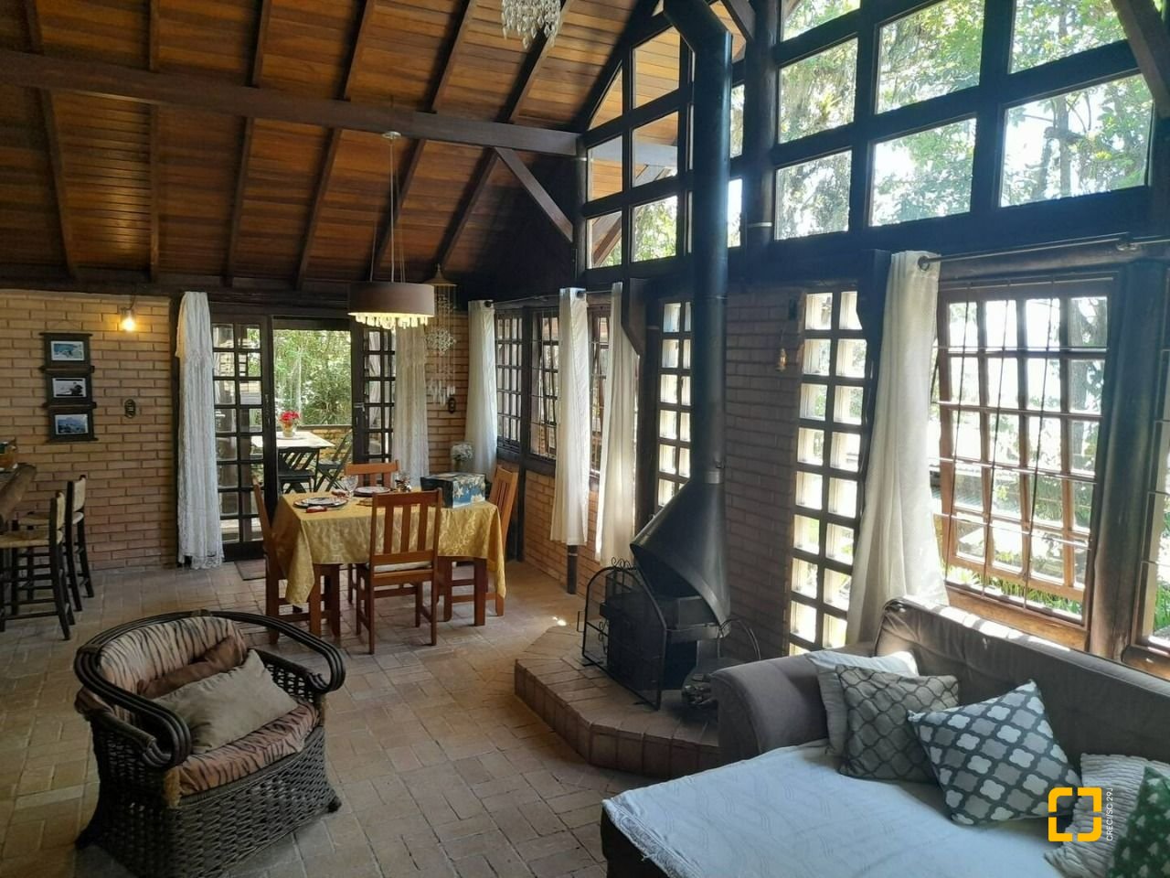 Casa Comercial com 226m², 4 garagens, no bairro Jurerê em Florianópolis