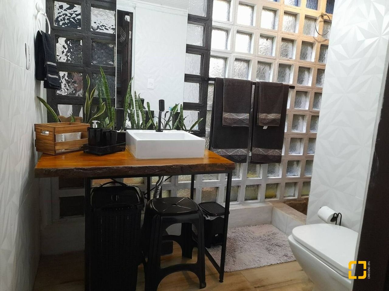 Casa Comercial com 226m², 4 garagens, no bairro Jurerê em Florianópolis