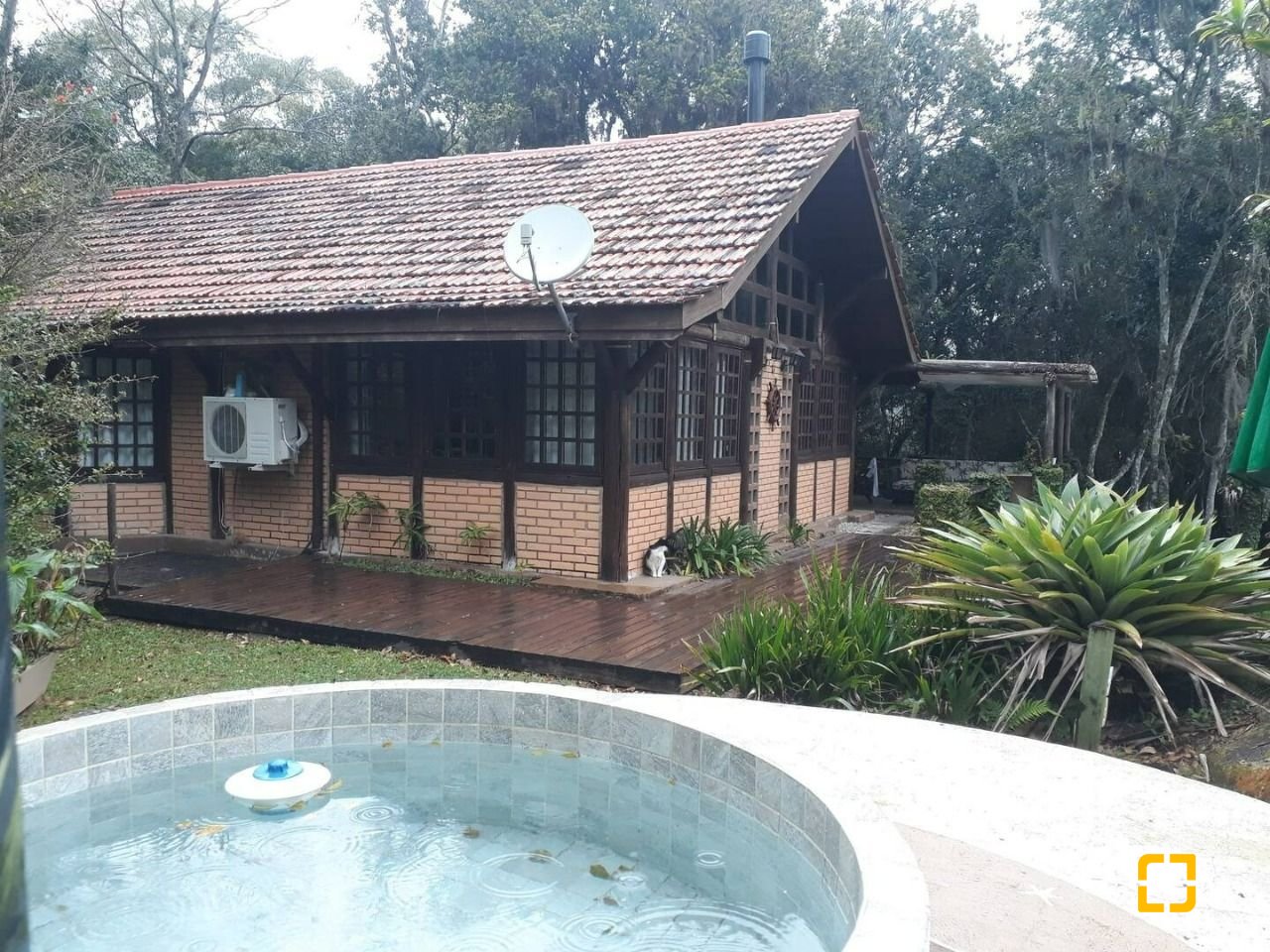 Casa Comercial com 226m², 4 garagens, no bairro Jurerê em Florianópolis