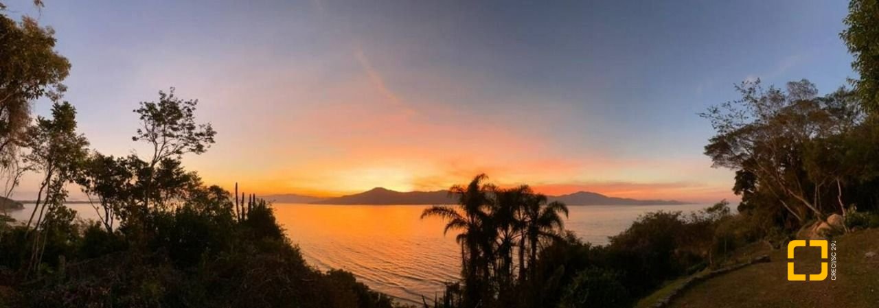 Casa Comercial com 226m², 4 garagens, no bairro Jurerê em Florianópolis
